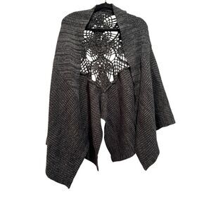 Free People Knit Crochet Shawl Cape Wrap Gray Heather Boho Flower‎ Floral Scarf